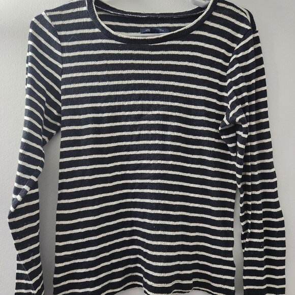 American Eagle Black and White stripped crochet long sleeve shirt sz M - Picture 1 of 1